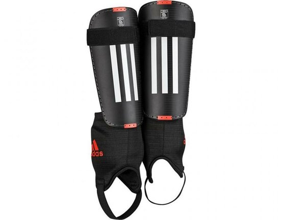 Futbalové chrániče Adidas 11 CLUB black