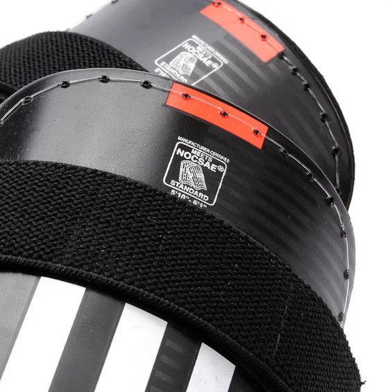 Futbalové chrániče Adidas 11 CLUB black
