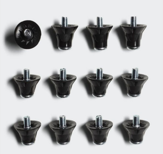 Nylonové kolíky Adidas s kovovými špičkami